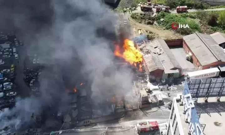 Τουρκία: Τεράστια φωτιά σε αποθήκη χημικών – Ακούγονται εκρήξεις, στάχτη πολλά οχήματα