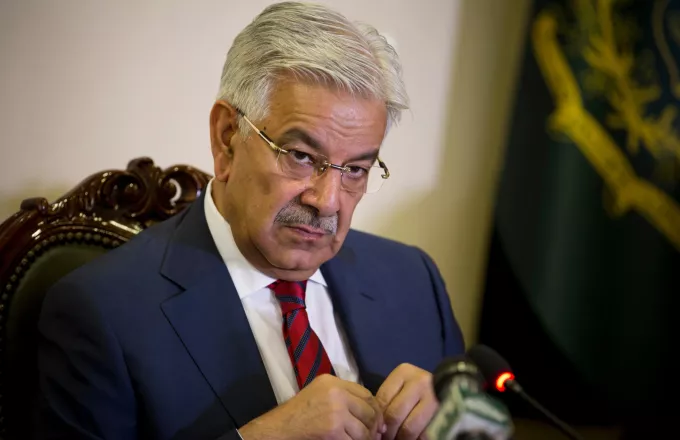 Υπουργός Άμυνας Πακιστάν: «Επίκειται εισβολή της Ινδίας – Ενισχύθηκε η στρατιωτική παρουσία στα σύνορα»