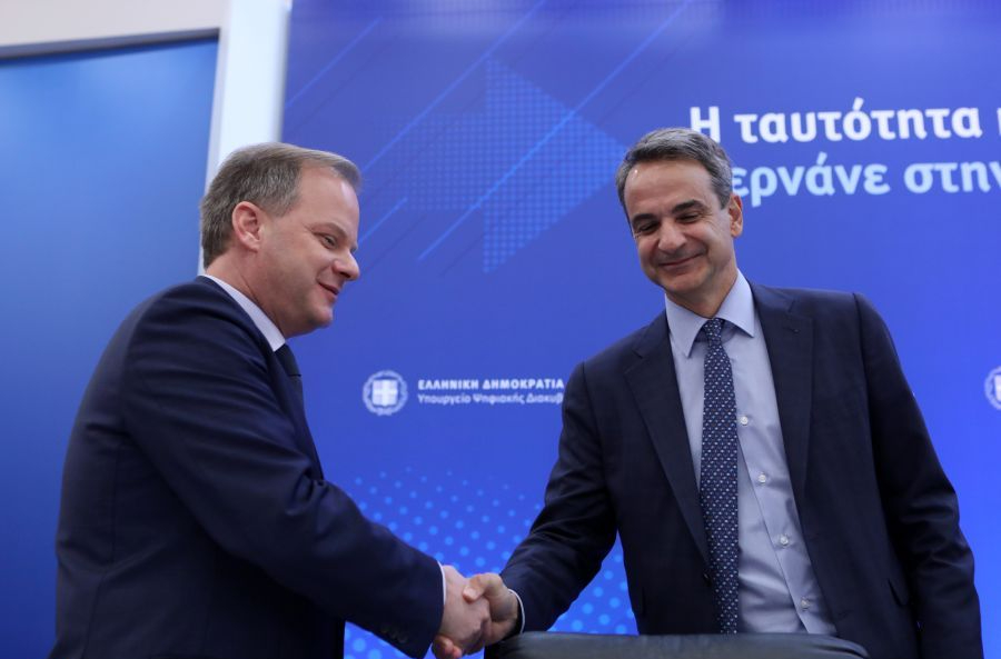 Προκαλεί το Μαξίμου: Μοντέλο Τριαντόπουλου και στην υπόθεση Καραμανλή