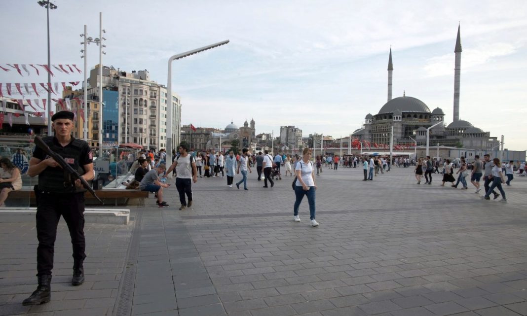 Μπαράζ σεισμών στην Τουρκία: Μεγάλη αναστάτωση στην Κωνσταντινούπολη – 6,2 Ρίχτερ ο μεγαλύτερος