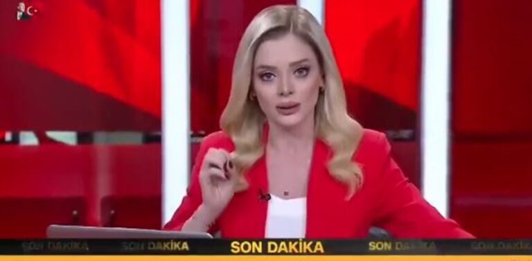 Τουρκία: Δείτε την στιγμή του σεισμού όπως τον βίωσε παρουσιάστρια στο CNN Turk