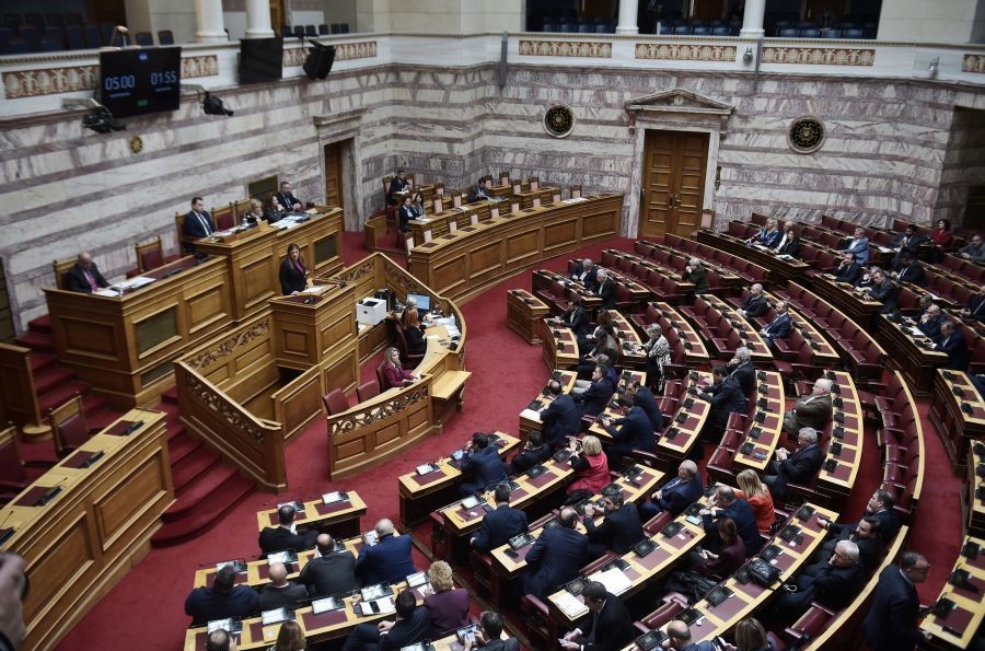 Ροντέο η Βουλή για ακροδεξιά και Θράκη: Σε γραμμή Μητσοτάκη βουλευτής του ΠΑΣΟΚ