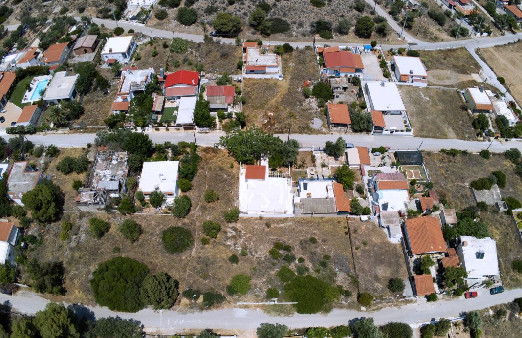 Χάνεται η δυνατότητα δόμησης σε οικόπεδα οικισμών κάτω των 2.000 κατοίκων – Απαξιώνονται χιλιάδες περιουσίες