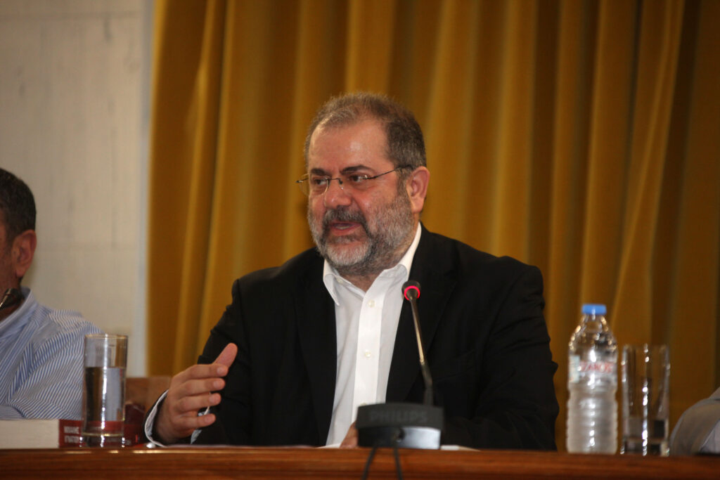 Αρχιεπισκοπή Αμερικής: Ζητά αποζημίωση για φωτογραφίες, απειλεί με μήνυση τον Ιγνατίου – Τι απαντά ο δημοσιογράφος