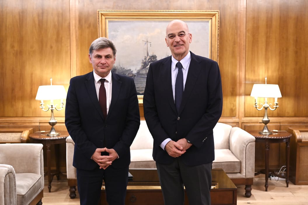 Στην γραμμή Φαραντούρη για «κερκόπορτα» κατά Γεραπετρίτη και ο Δένδιας: “Κίνδυνος να γίνει «κερκόπορτα» το SAFE”