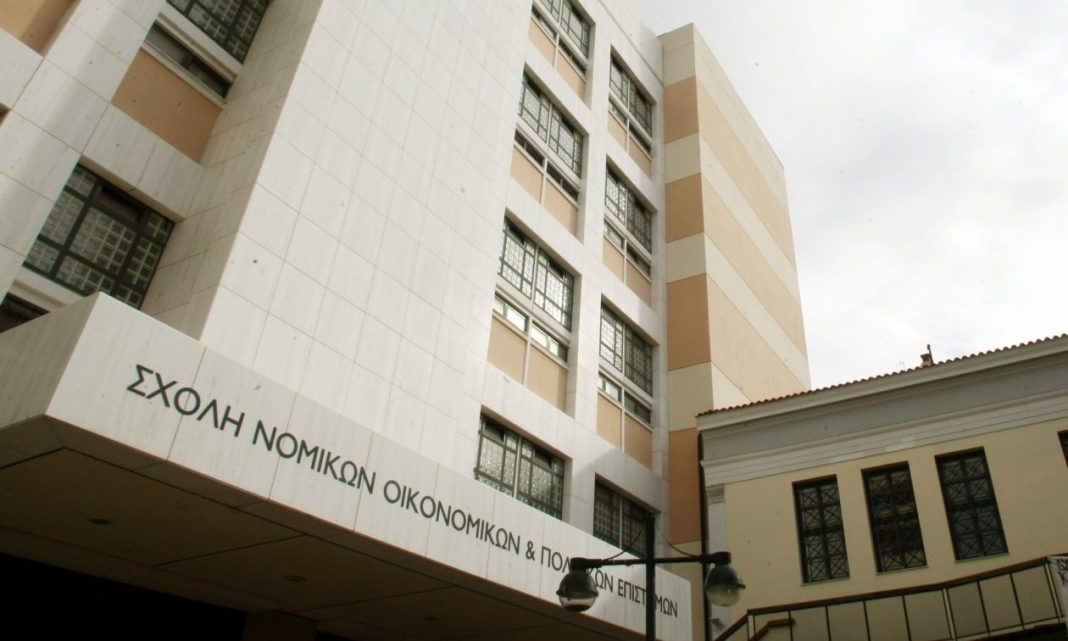 Επίθεση στη Νομική: Σαρώνουν τις κάμερες ασφαλείας στην ΕΛΑΣ για να εντοπίσουν τους δράστες