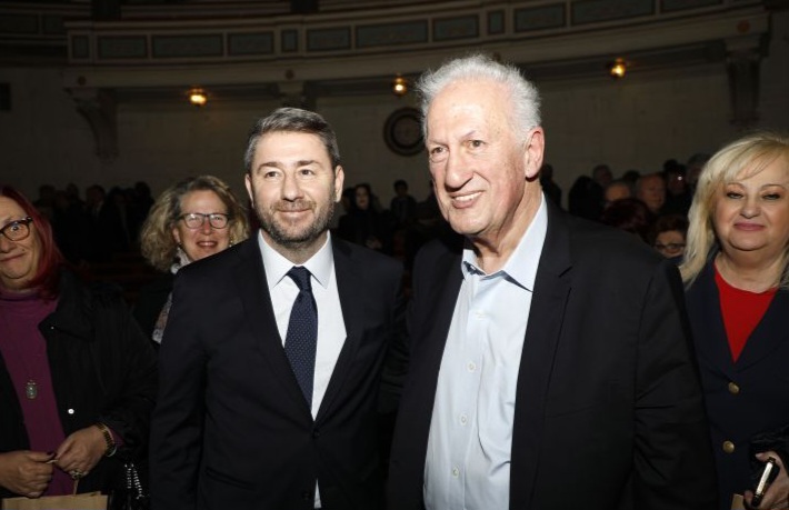 ΣΥΡΙΖΑ σε Ανδρουλάκη: Αποτελεί επίσημη θέση του ΠΑΣΟΚ η κατάργηση της μονιμότητας των δημοσίων υπαλλήλων;