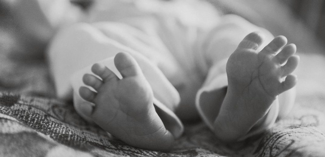 Φρίκη στο Ωραιόκαστρο – Νεογέννητο βρέθηκε νεκρό σε κάδο απορριμμάτων