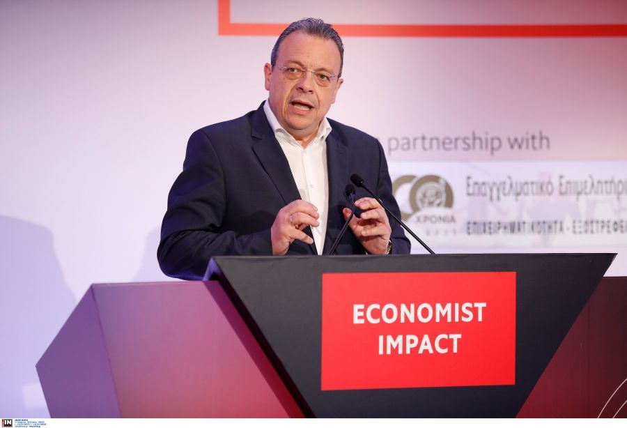 Φάμελλος από συνέδριο Economist: «Γιατί το κράτος είναι αντίπαλος και τροχοπέδη των μικρομεσαίων επιχειρήσεων;»