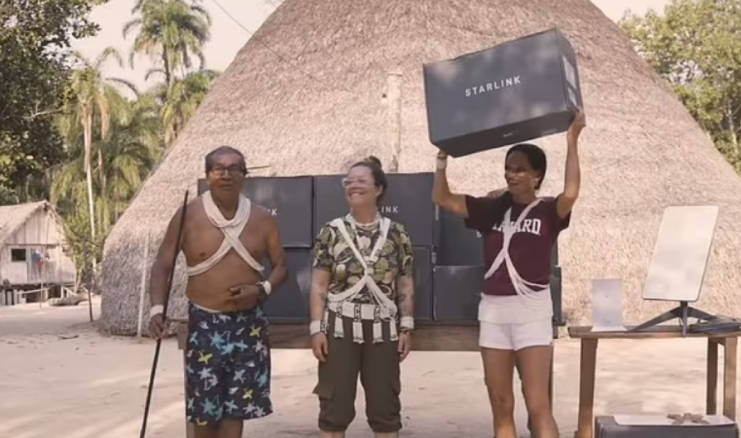 Στην αντεπίθεση φυλή του Αμαζονίου που κατηγορήθηκε για εθισμό στο πορνό όταν συνδέθηκε στο ίντερνετ - Ζητά $180 εκατ. από τους New York Times