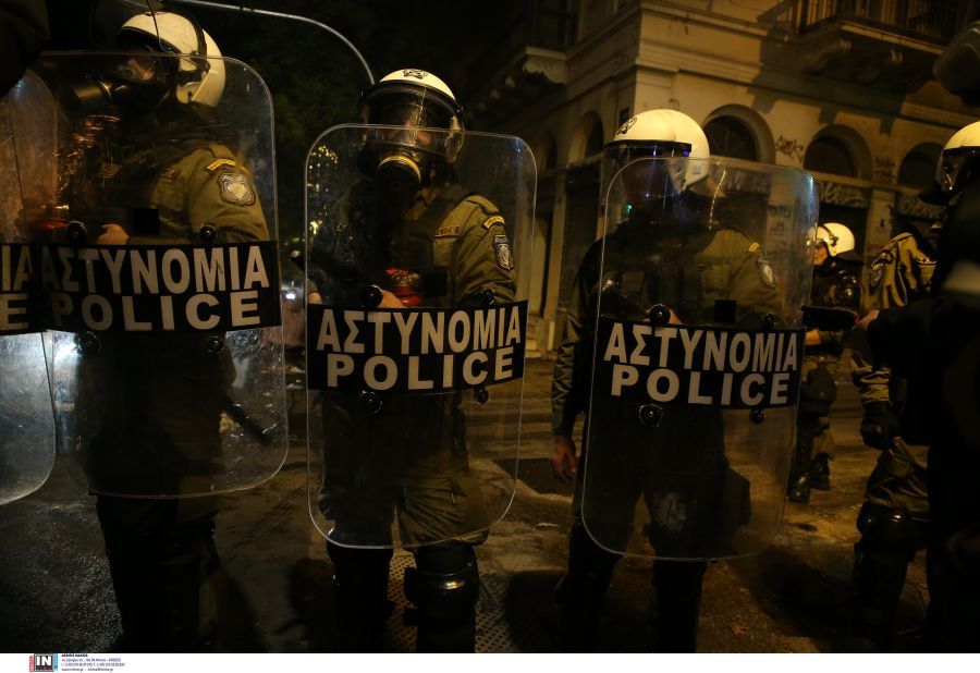 Εξάρχεια: Εισβολή ΜΑΤ και ΔΕΛΤΑ σε μαγαζιά – Αντιδράσεις κομμάτων