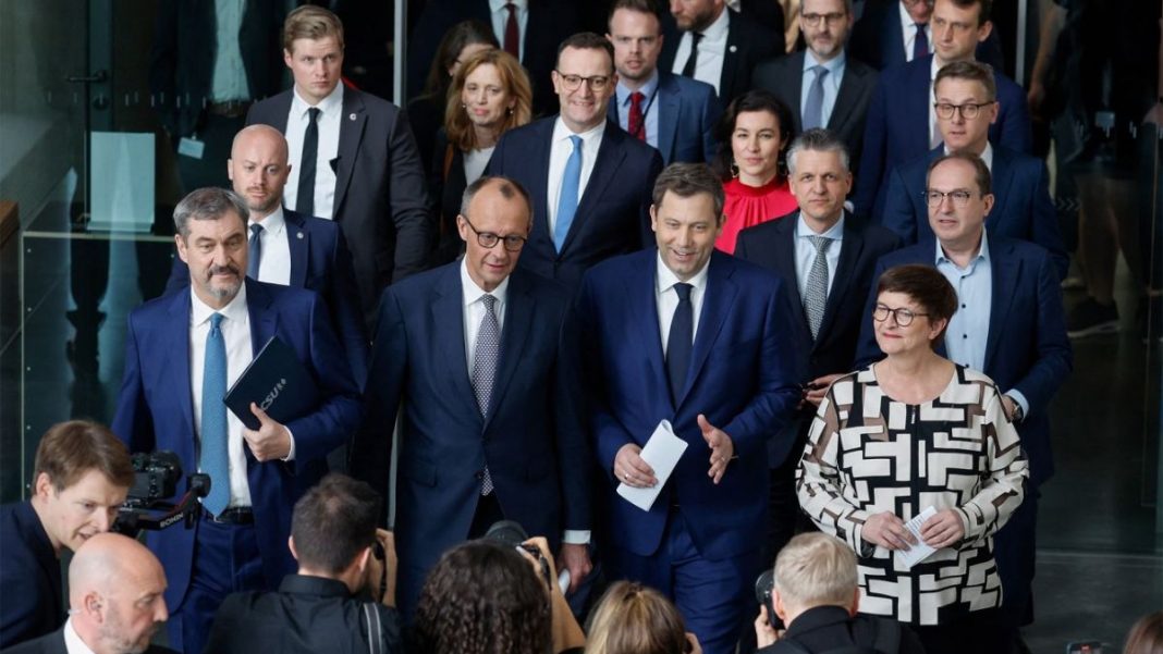 Με 17 Υπουργούς η νέα Κυβέρνηση Μέρτς στη Γερμανία όταν η Κυβέρνηση Μητσοτάκη έχει 62