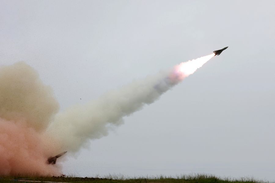 Επίθεση με βαλλιστικό πύραυλο στο Τελ Αβίβ από τους Χούθι – Έξι τραυματίες