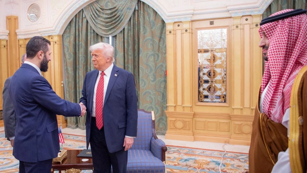 Συνάντηση Τραμπ με τον Σύρο Πρόεδρο Αλ-Σαράα: Η αναδιάταξη της ισορροπίας στη Μέση Ανατολή και οι συμφωνίες ΗΠΑ, Σαουδικής Αραβίας και Συρίας