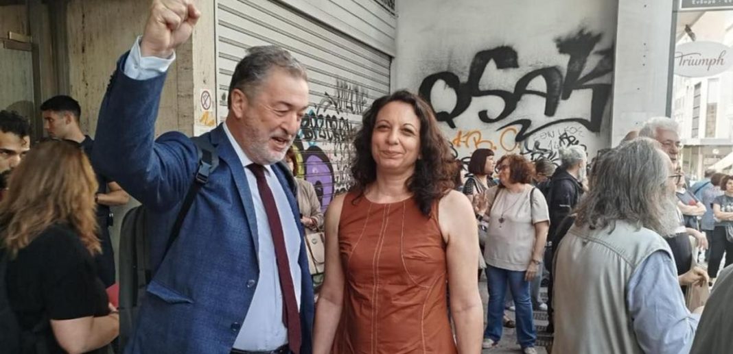 Διοικητικό Εφετείο Πειραιά: Δικαίωση για την εκπαιδευτικό Χρύσα Χοντζόγλου – Αναστέλλεται η αργία που της είχε επιβληθεί απο τον Πιερρακάκη επειδή συμμετείχε σε κινητοποίηση